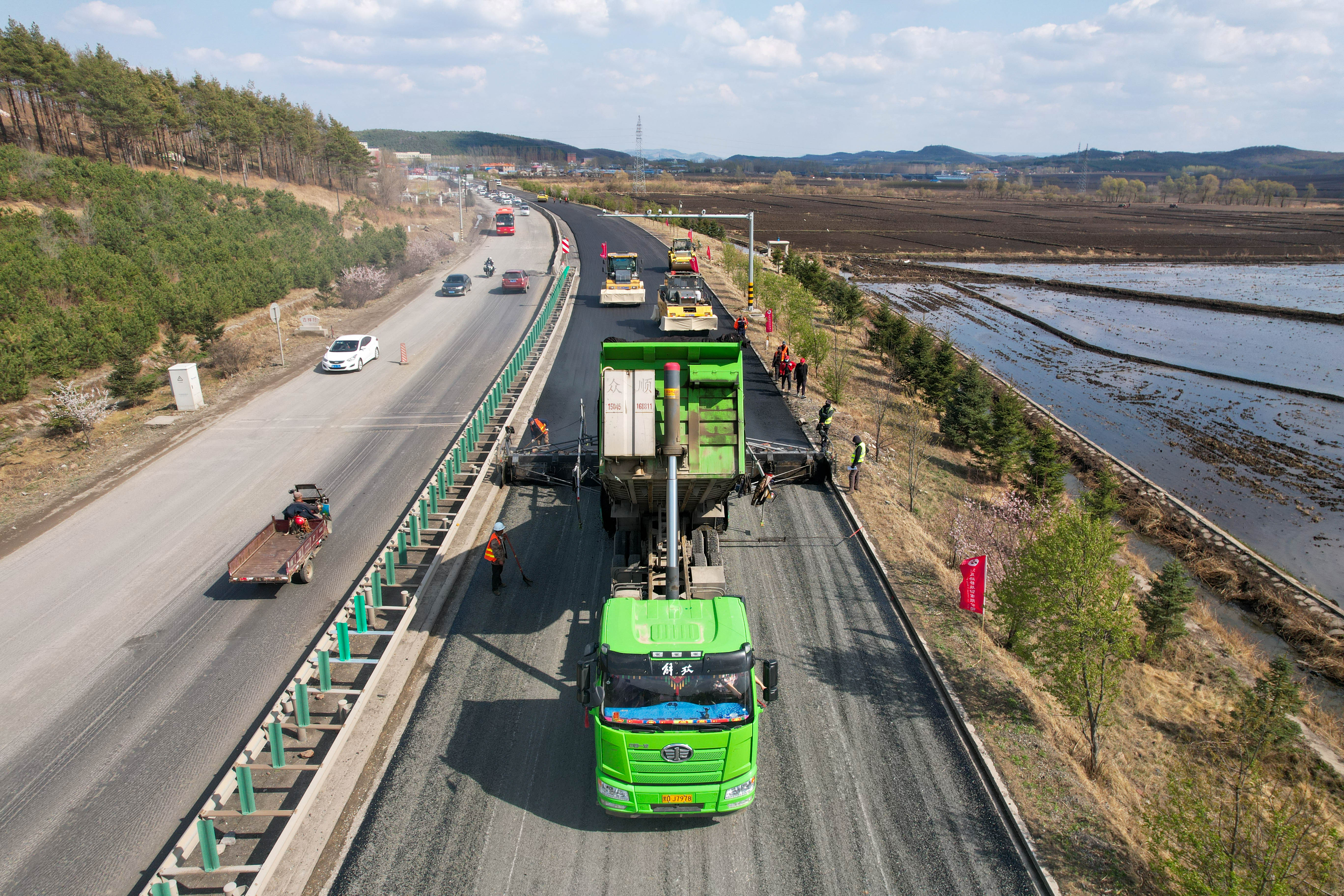 镜头 | 一线 仲夏传捷报 黑龙江省普通国省干线公路质量提升专项工程（二期）主体工程完工(图3)